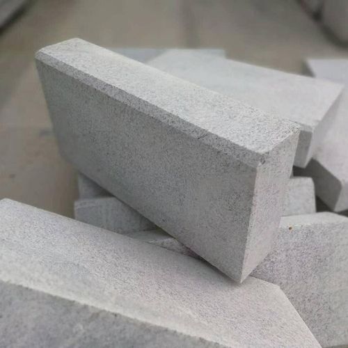 花崗巖異型石材的定制加工 從路牙石到擋車柱的全面應(yīng)用