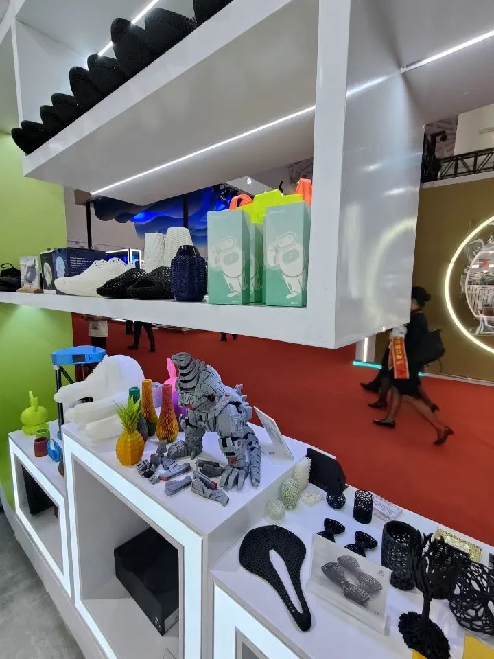 江蘇魅力綻放消博會 15家參展企業(yè)各放大招，數(shù)字創(chuàng)意引領(lǐng)消費新潮流